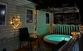Tattershall Lakes Hot Tub Lodge Breaks