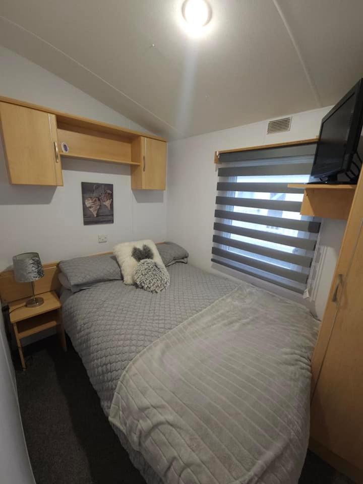 Tattershall Lakes Hot Tub Lodge Breaks Exterior photo