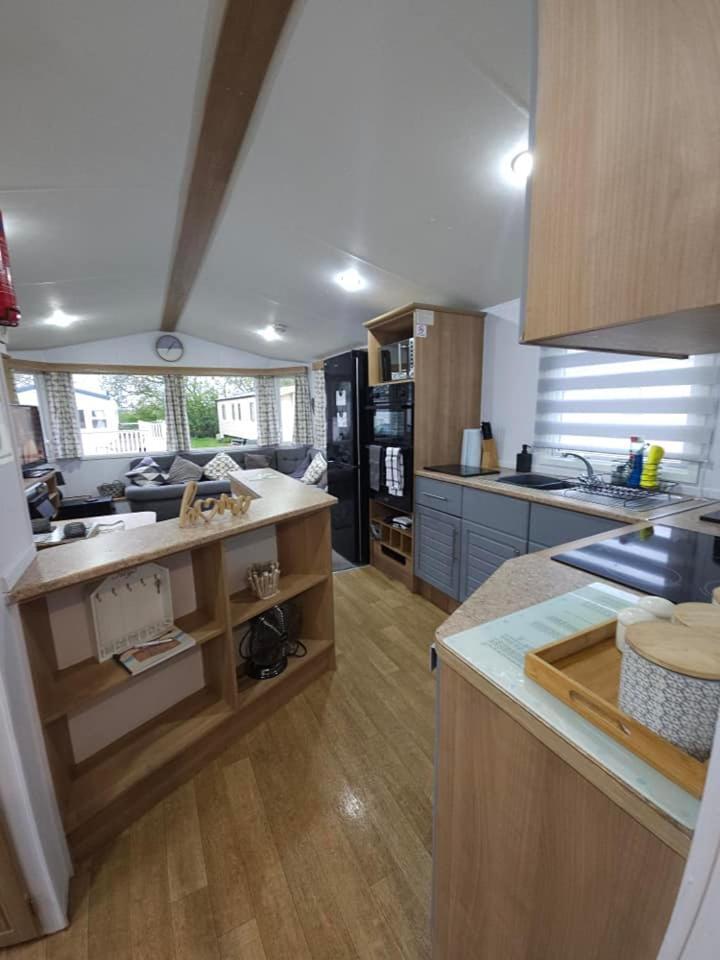 Tattershall Lakes Hot Tub Lodge Breaks Exterior photo